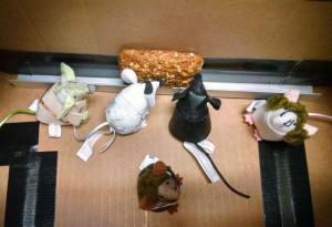 Fake mice in Star Wars costumes stand by the foodbar in the Rodent Habitat
